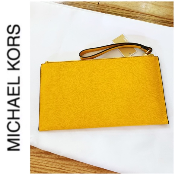 NWT authentic MK genuine leather wristlet - Picture 3 of 5